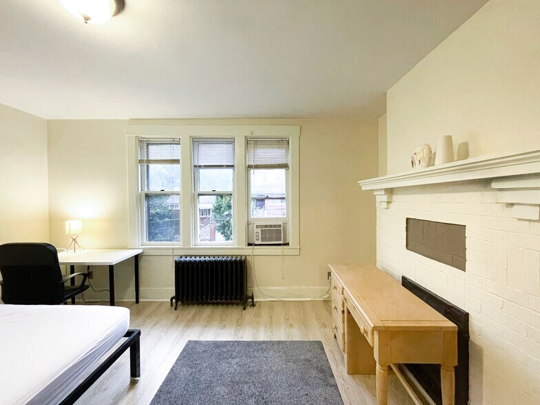 Building Photo - 1041 Mirror St