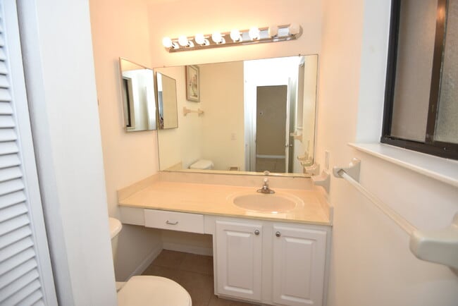 Building Photo - Second floor condo 2/1.5 located at the Fa...