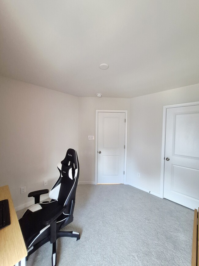 Building Photo - 4012 Pk Trl Dr