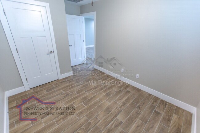 Building Photo - 2334 W Romley Rd