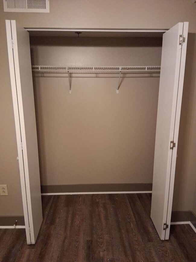 Building Photo - Short-term lease ONLY (NOW through July 15, 2026) - Lake Plaza Condominiums 3BD/2BA for NOW! $300...