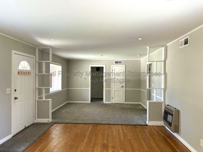 Building Photo - 2301 N Warren Ave