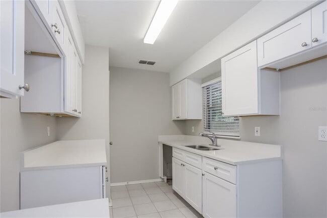 Building Photo - 834 Cinnamon Dr