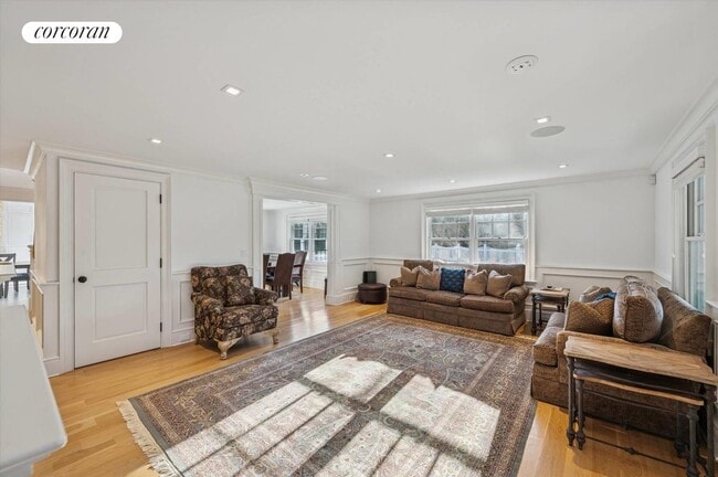 Building Photo - 30 Club Ln