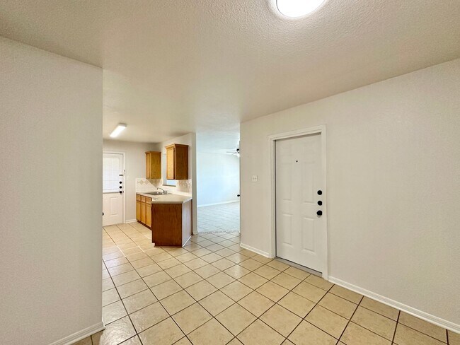 Building Photo - 2608 Seabiscuit Dr
