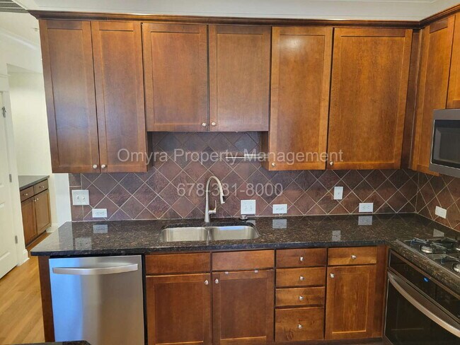 Building Photo - Stunning Townhome Overlooking Beltline at Grant Park!