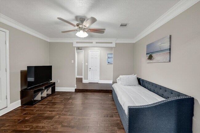 Building Photo - 6335 Tall Willow Dr