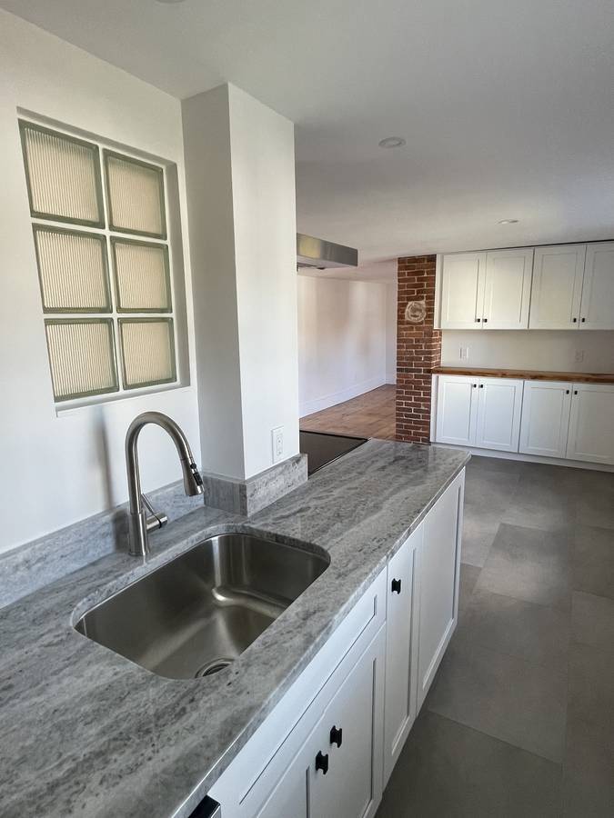 Building Photo - 13 Middle St