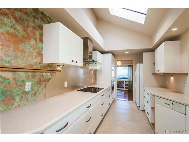 Building Photo - Breath-taking Coastal View, 4 Bdrm/2.5 Bath Home