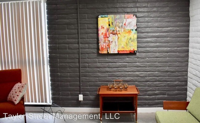 Building Photo - 328 E Willetta St