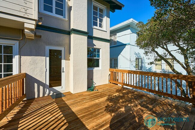 Building Photo - Forest Hill: Elegant Single Family Home