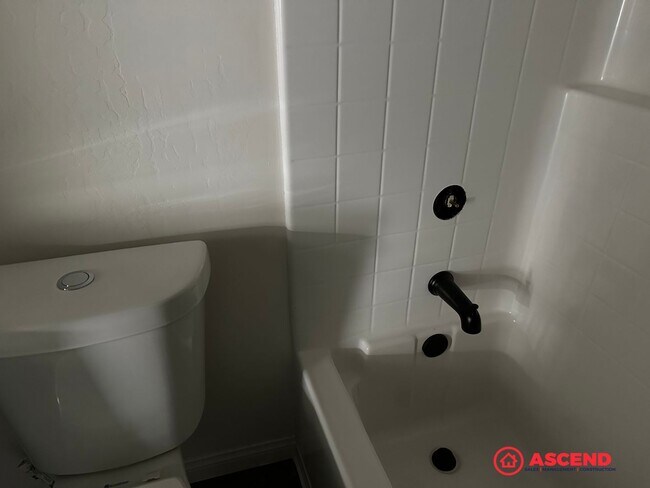 Building Photo - 415 Minner Ave