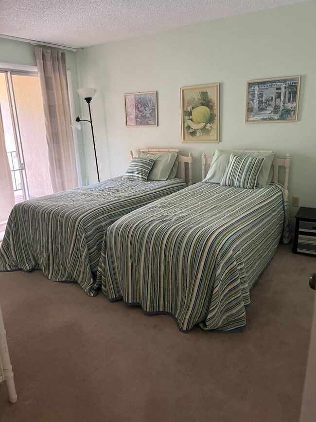 Building Photo - 3731 Edgewater Dr