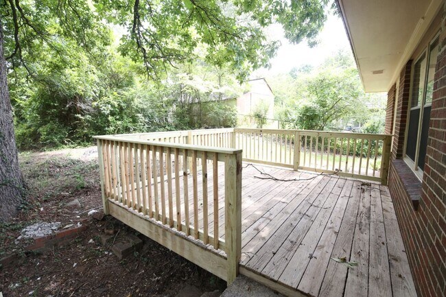 Building Photo - You’ll Love the Layout & Luxury Touches in...