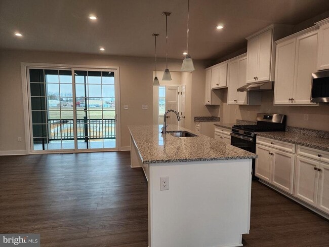 Building Photo - 321 E Cochran St