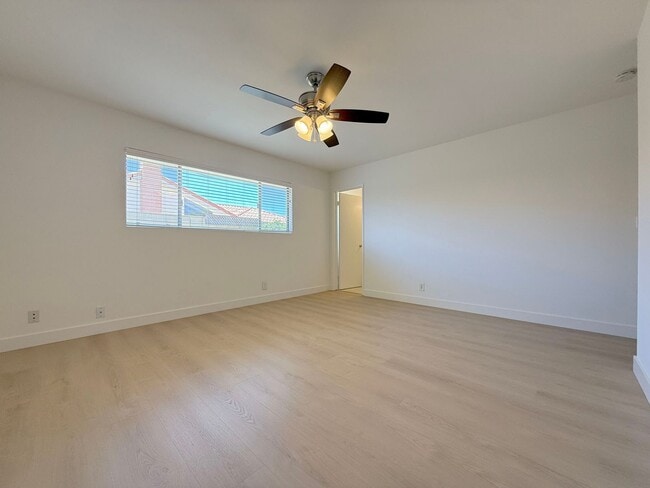 Building Photo - Costal Living - Pride of Ownership Neighbo...