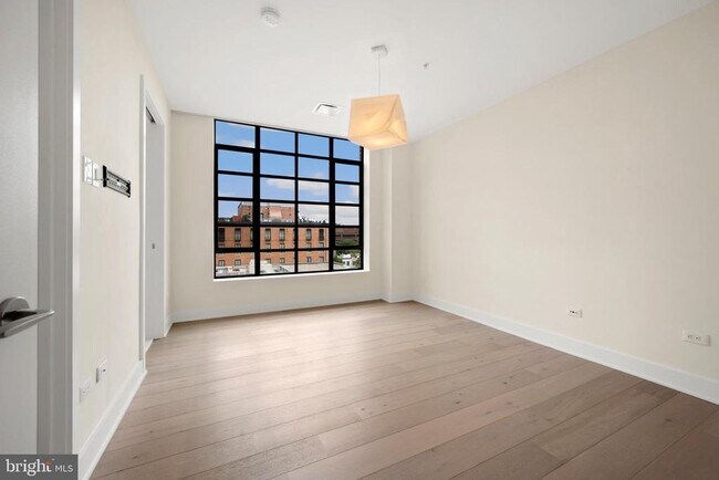 Building Photo - 1055 Wisconsin Ave NW