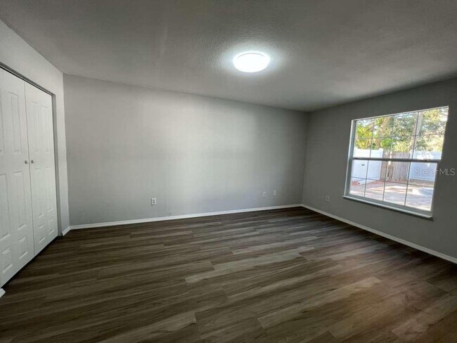 Building Photo - 1731 Ave C NE