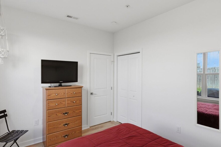 Building Photo - 1113 Lemon St