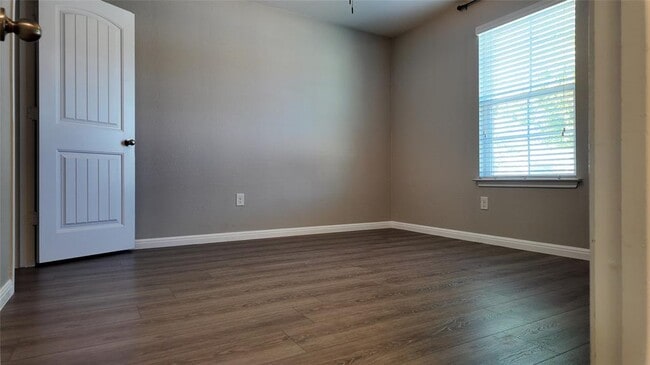 Building Photo - 11221 Bachman Dr