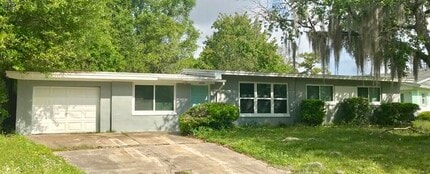 Building Photo - Spacious 4 Bedroom Home With Garage And Modern Updates