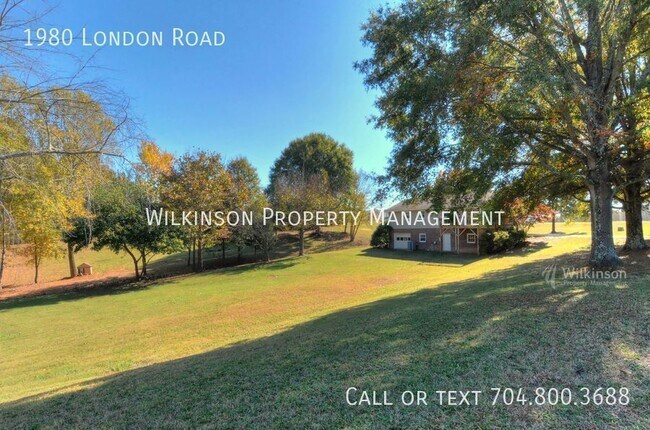 Building Photo - 3 Bedrooms, 2 Baths Ranch In Mooresville Q...