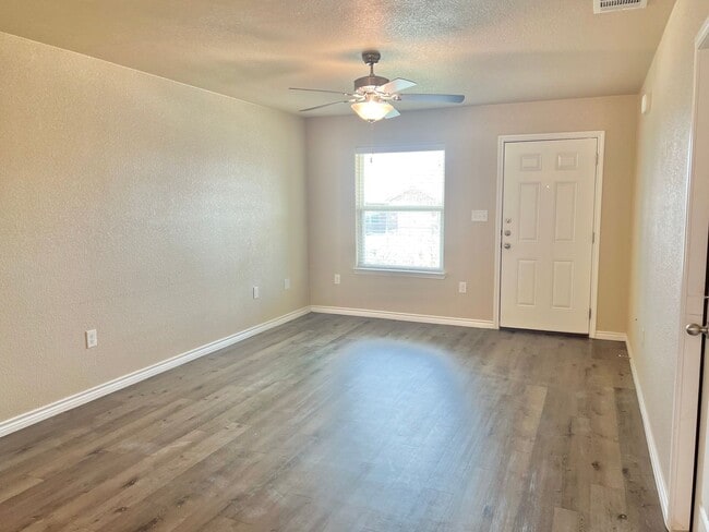 Building Photo - Cute 3 Bed Duplex in Temple!