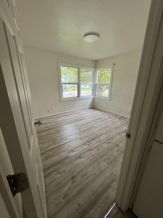 Building Photo - 224 Brand Rd