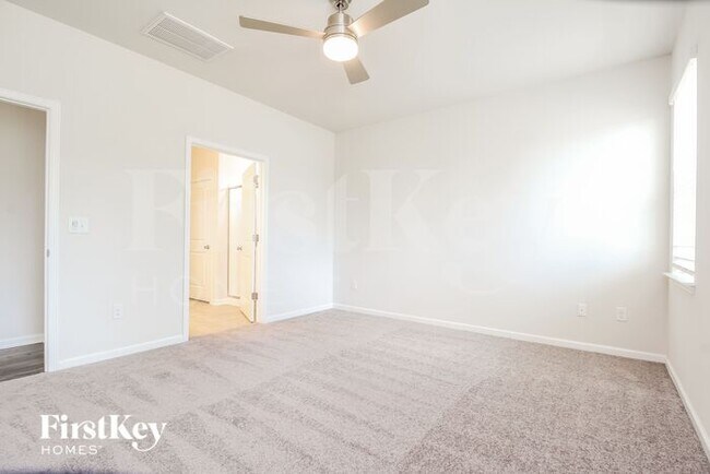 Building Photo - 406 Stonefence Dr
