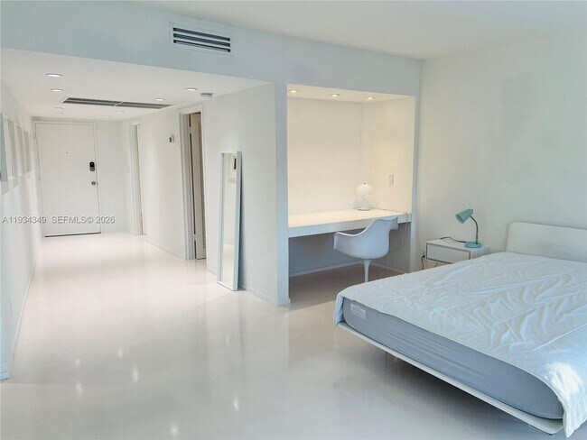 Building Photo - 900 Bay Dr