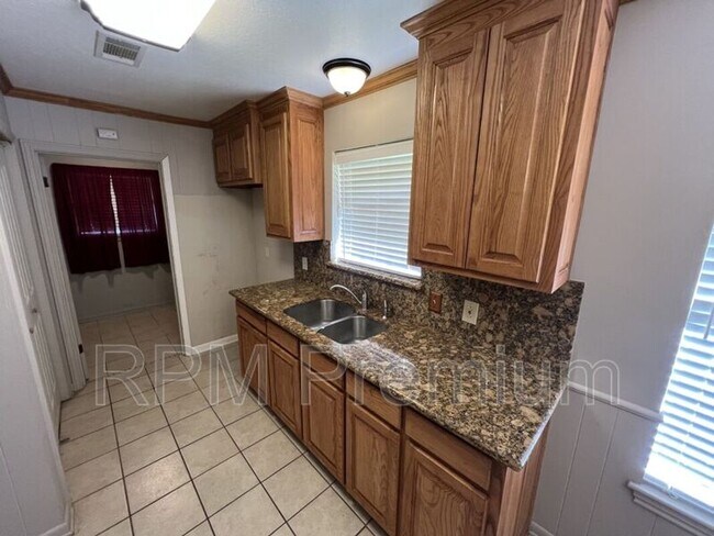 Building Photo - 8823 Cefalu Dr