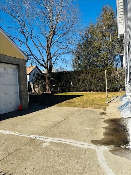 Building Photo - 63 Walnut St