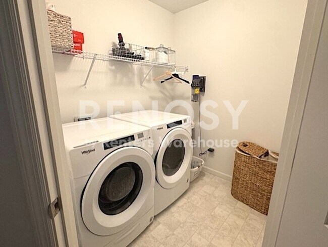 Building Photo - PRIME 3BD/2.5BA TOWNHOUSE IN MAPLE GROVE