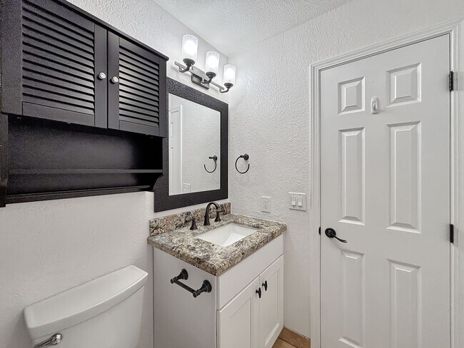 Building Photo - SD: Gorgeous 2BD/1BA Upgraded Condo in Cherokee Point W/ Parking & Private Patio!