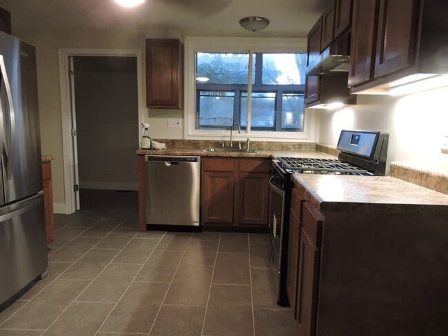 Primary Photo - 202 Cayuga St