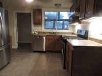 Building Photo - 202 Cayuga St