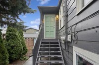 Building Photo - 3 bedroom in Seattle WA 98133