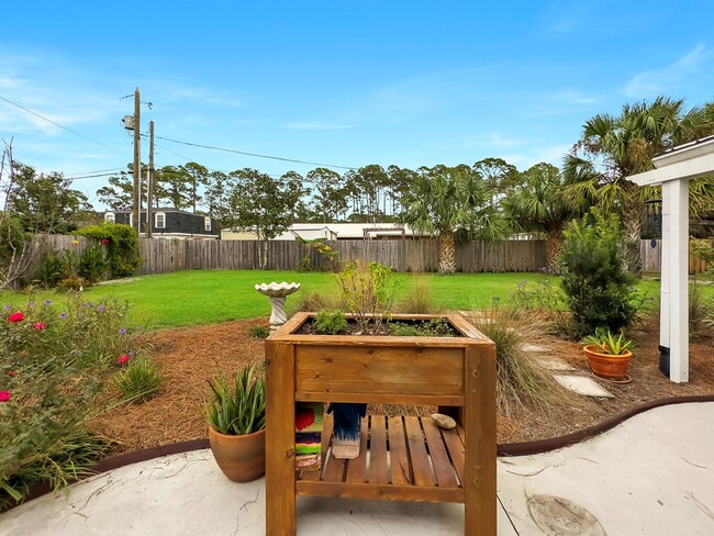 Building Photo - 103 Mimosa Ave