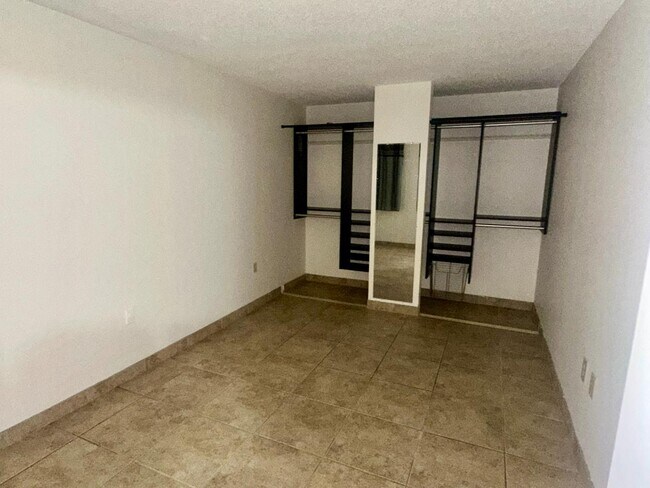 Building Photo - 3930 S Roosevelt Blvd