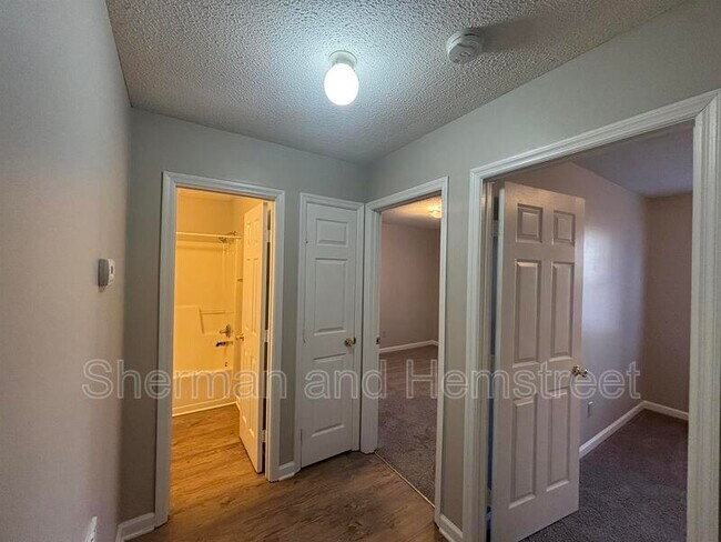 Building Photo - 402 Commons Dr