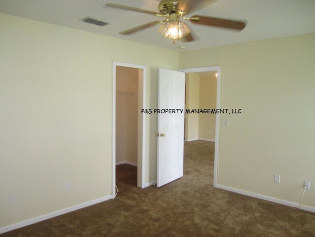 Building Photo - 7493 International Village Dr