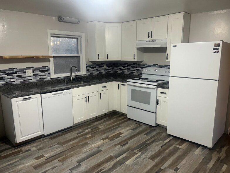 Building Photo - 17 Ontario Ave