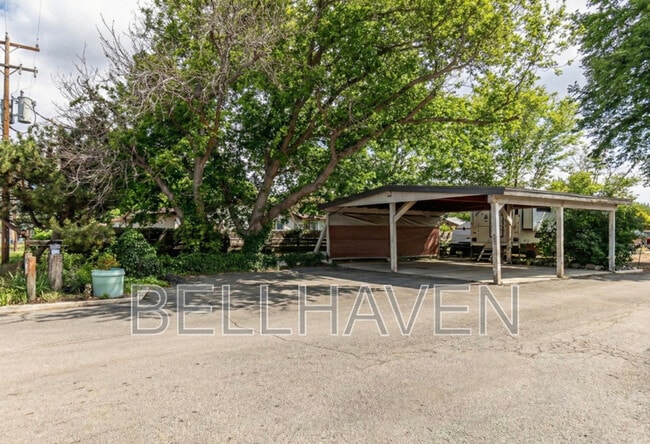 Building Photo - 213 W 37th St