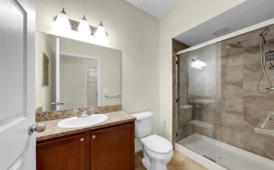 Building Photo - 14349 Shadywood Dr