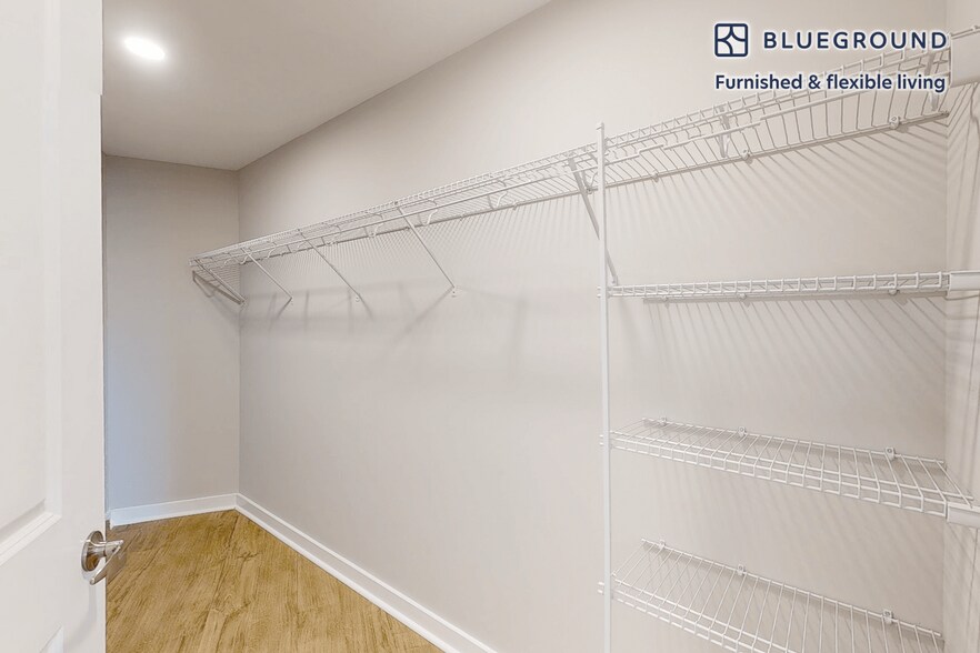 Building Photo - 555 President St