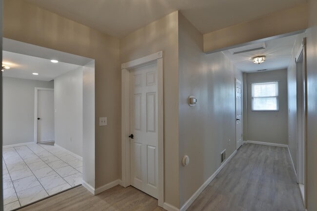 Building Photo - 3553 Brookside Blvd