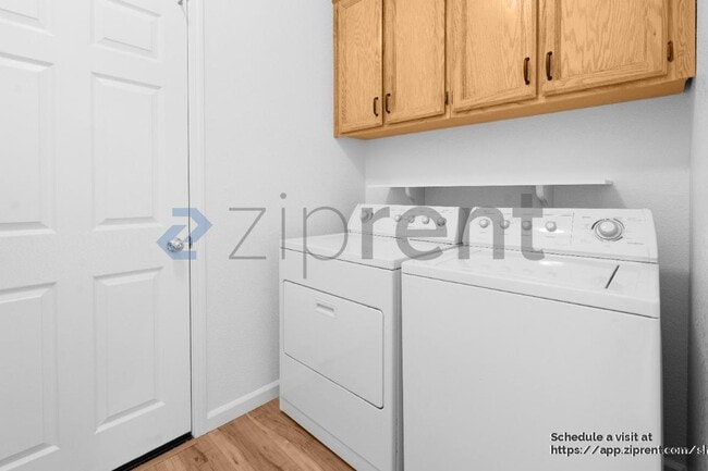 Building Photo - 1918 Ajay Dr