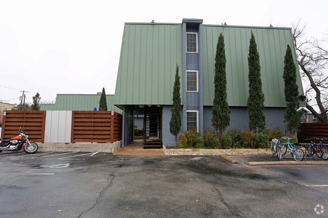 Building Photo - Avenel