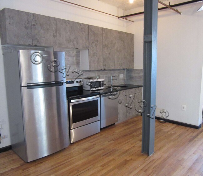Building Photo - 132 N 5th St