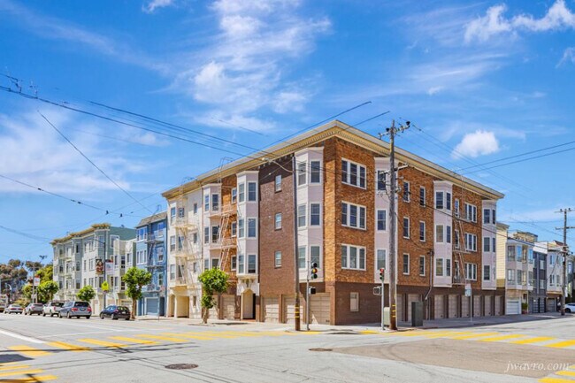 Building Photo - 5000 California St